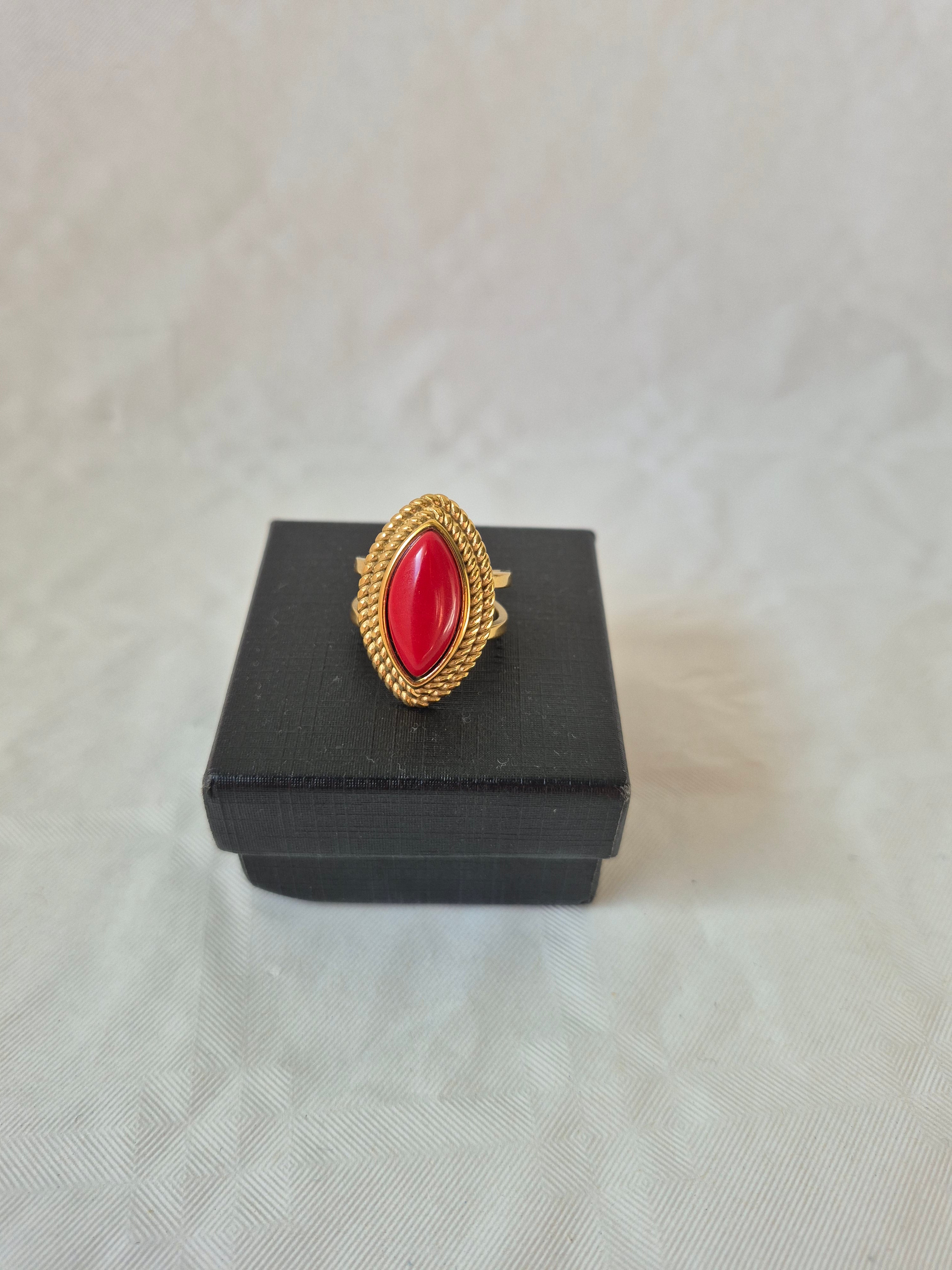Bague Vintage en Acier Inoxydable Plaqué Or 18K avec Pierre Rouge