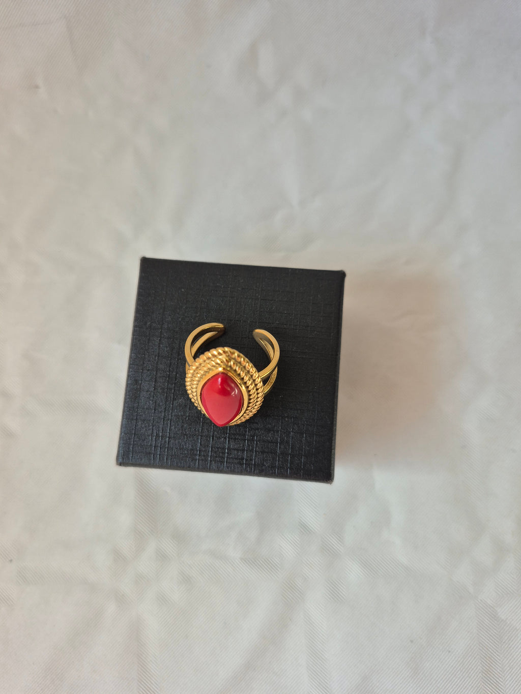 Bague Vintage en Acier Inoxydable Plaqué Or 18K avec Pierre Rouge