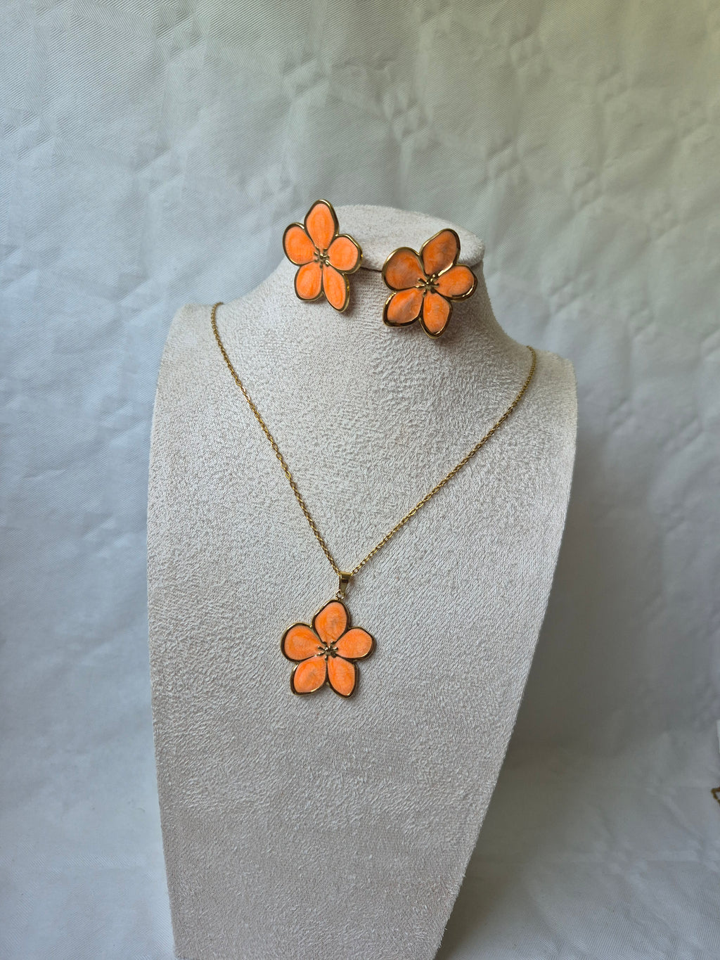 Parure Collier et Bracelet Fleur en Émail – Acier Inoxydable Doré et orange