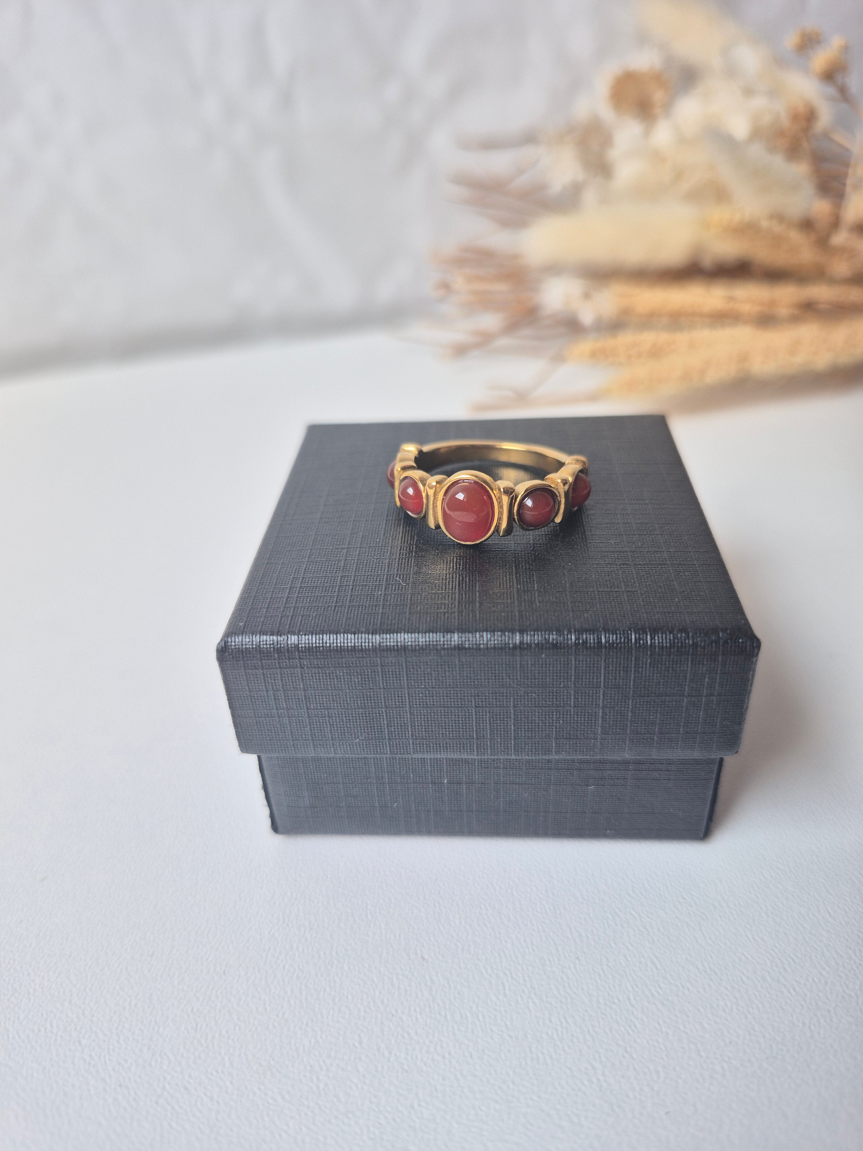 Bague Vintage Cabochons Rouges – Acier Inoxydable & Plaqué Or 18K