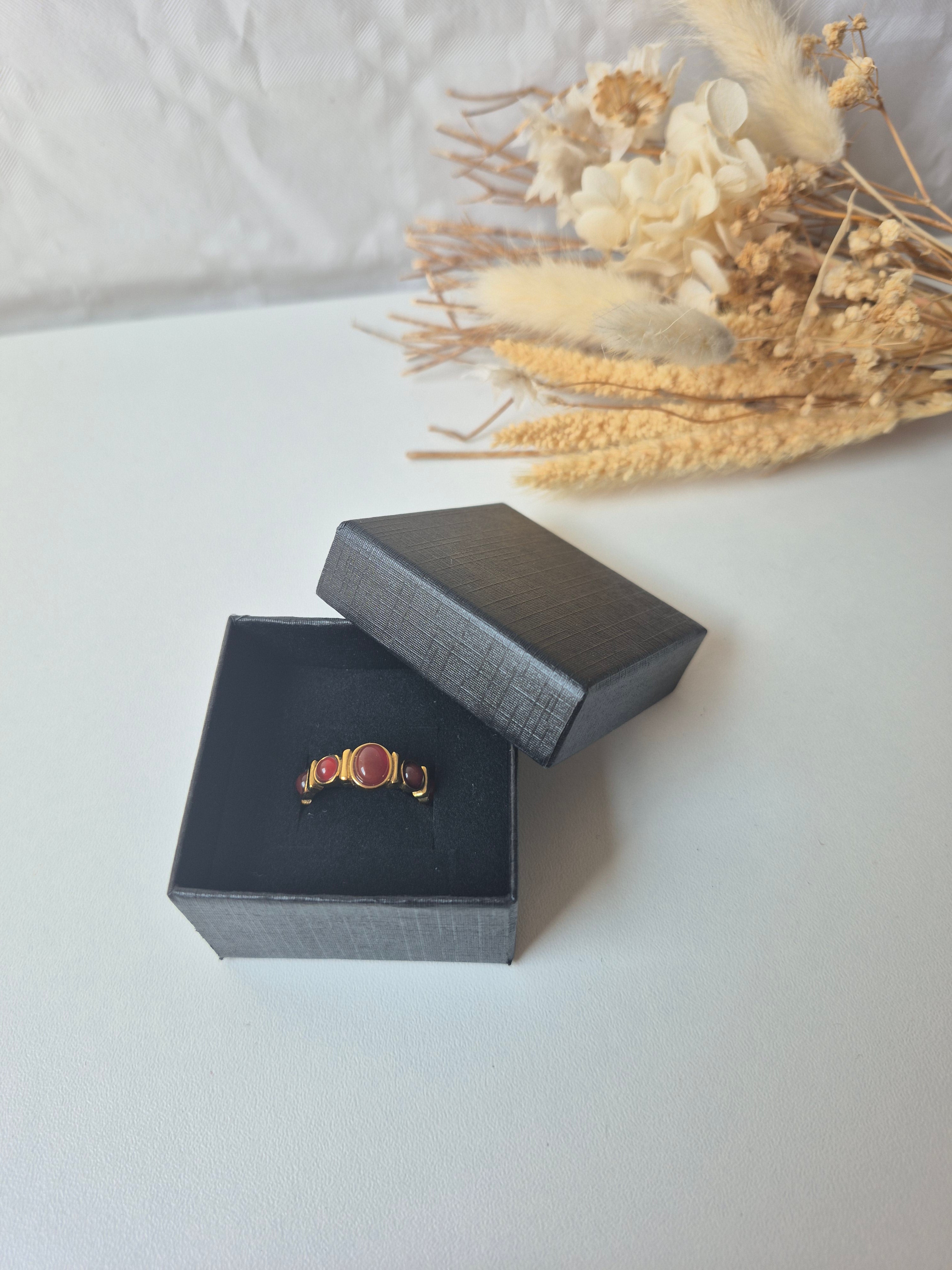 Bague Vintage Cabochons Rouges – Acier Inoxydable & Plaqué Or 18K