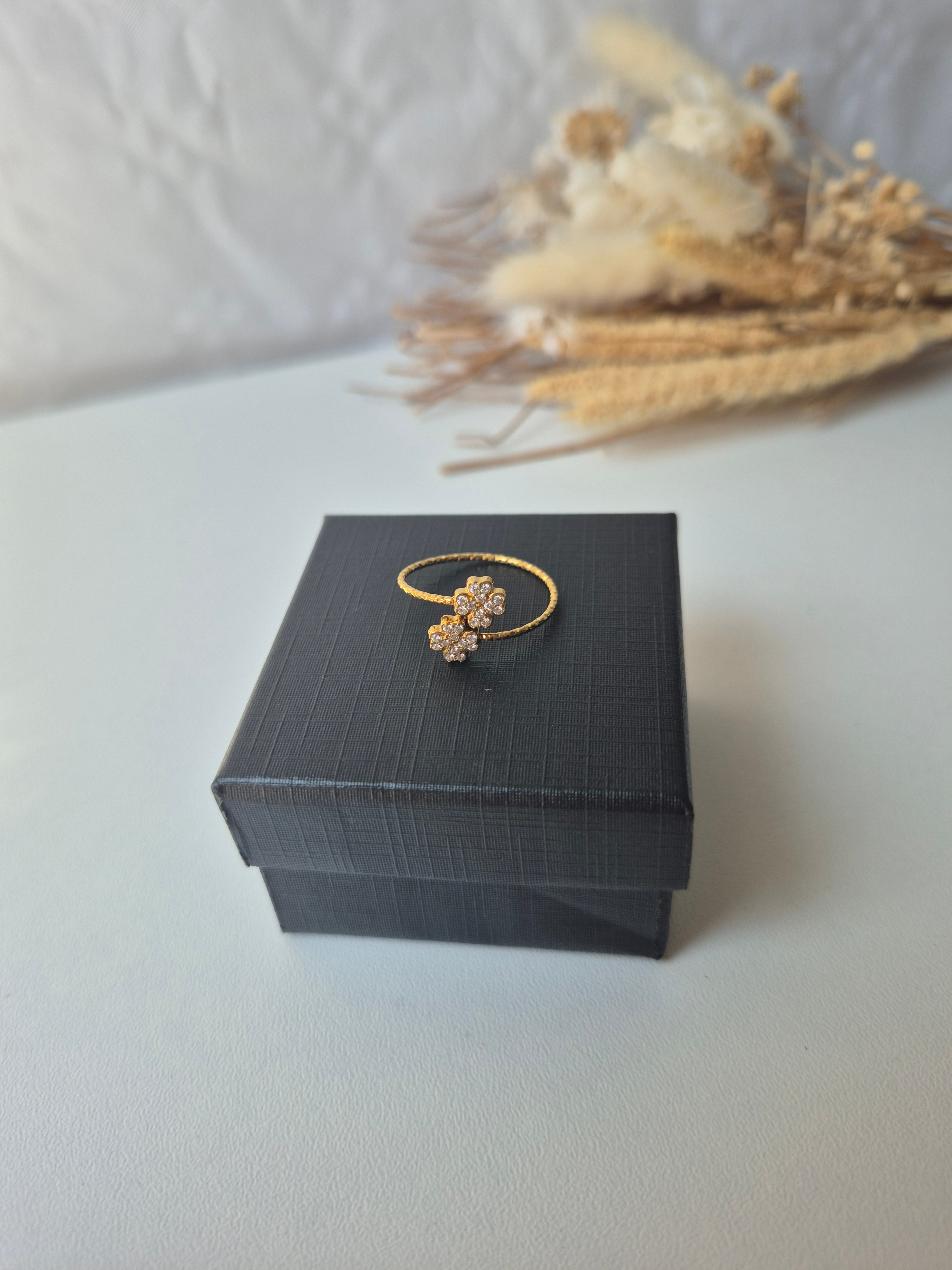 Bague Ajustable Trèfle Fleuri en Acier Inoxydable Plaquée Or