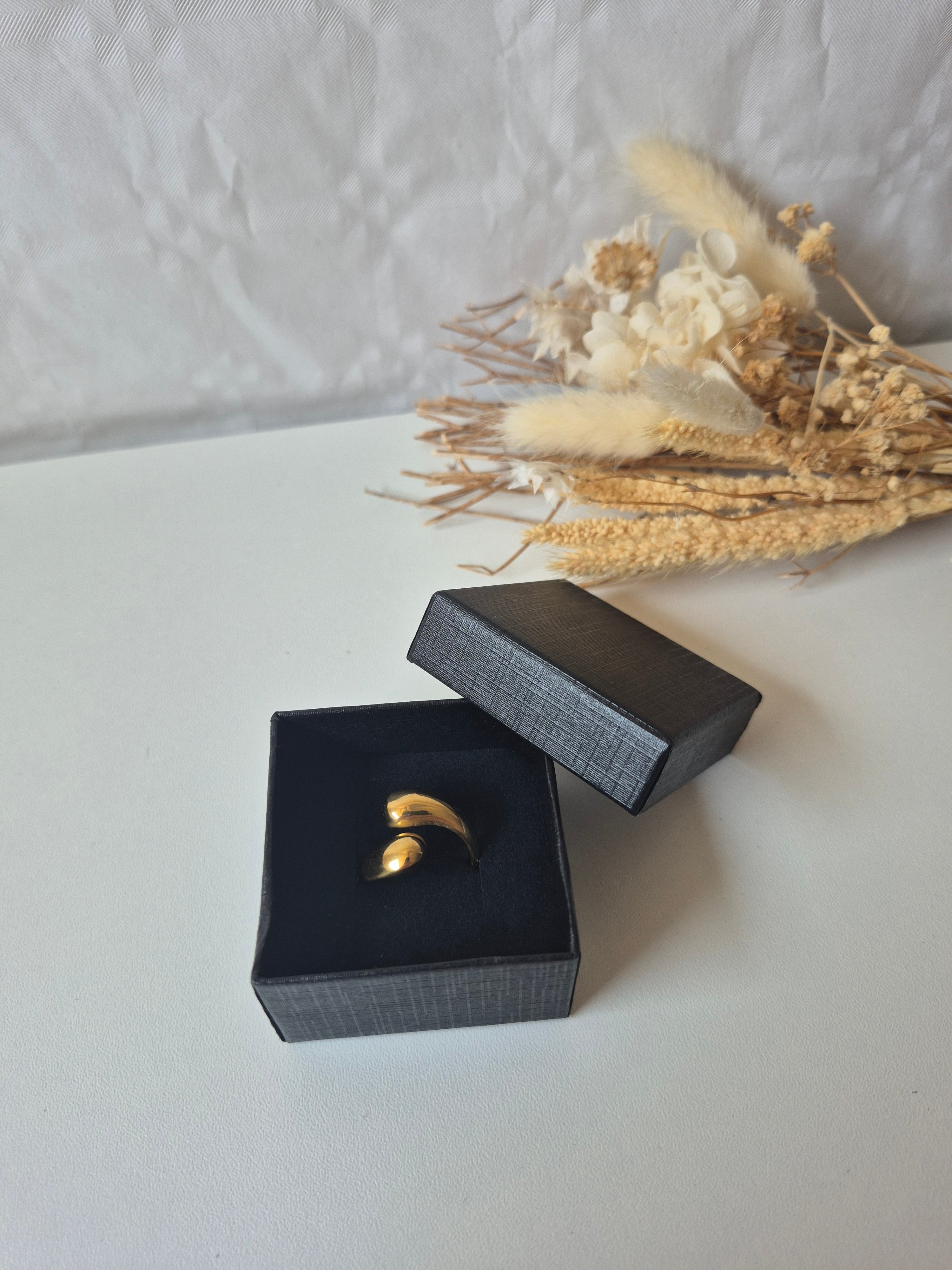 Bague Croisée Dorée en Acier Inoxydable & Plaqué Or 18K