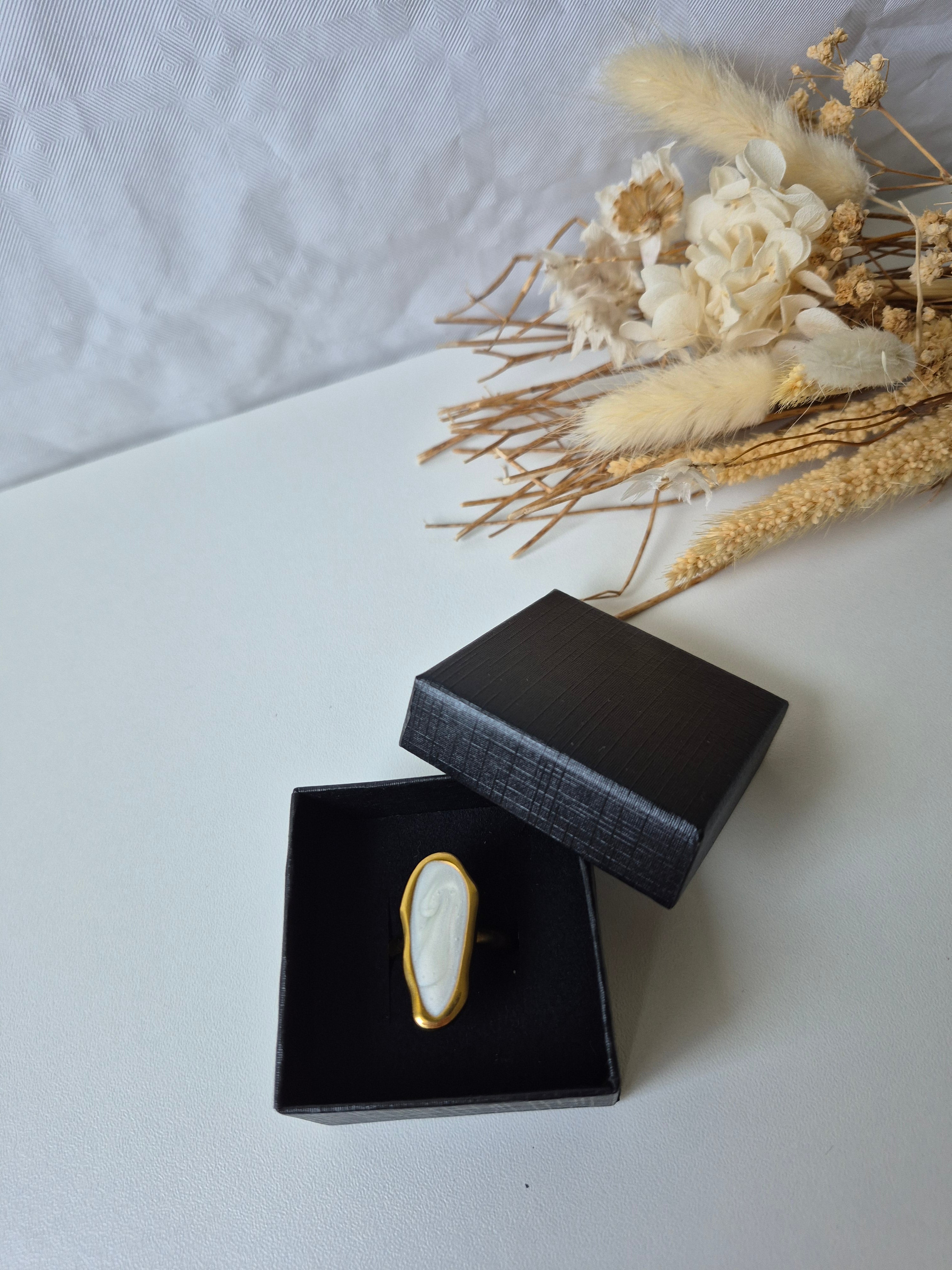 Bague Ajustable Nacre Blanche – Acier Inoxydable Plaqué Or 18K | Résistante à l'eau