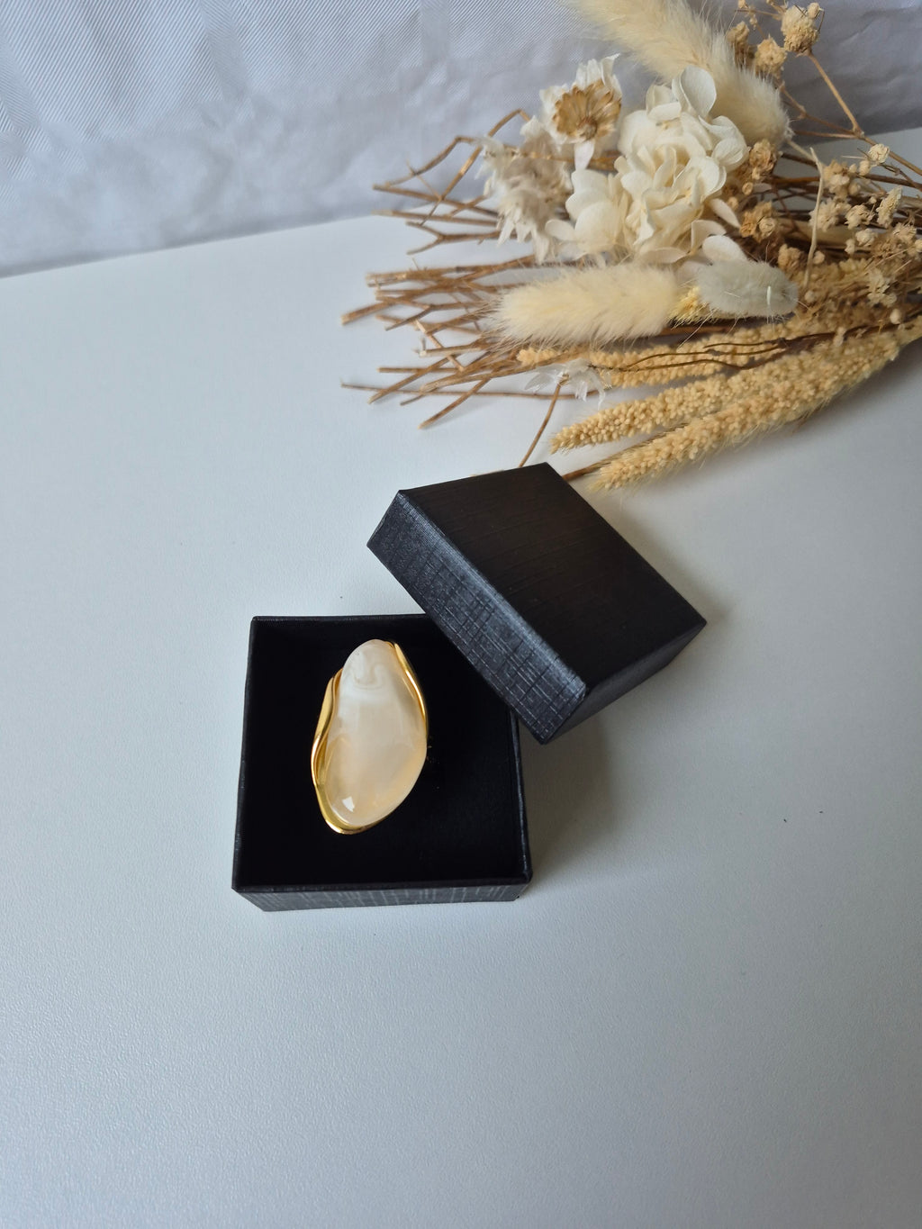 Bague Goutte d'Eau en Résine Nacrée – Acier Inoxydable Plaqué Or 18K | Ajustable & Hypoallergénique