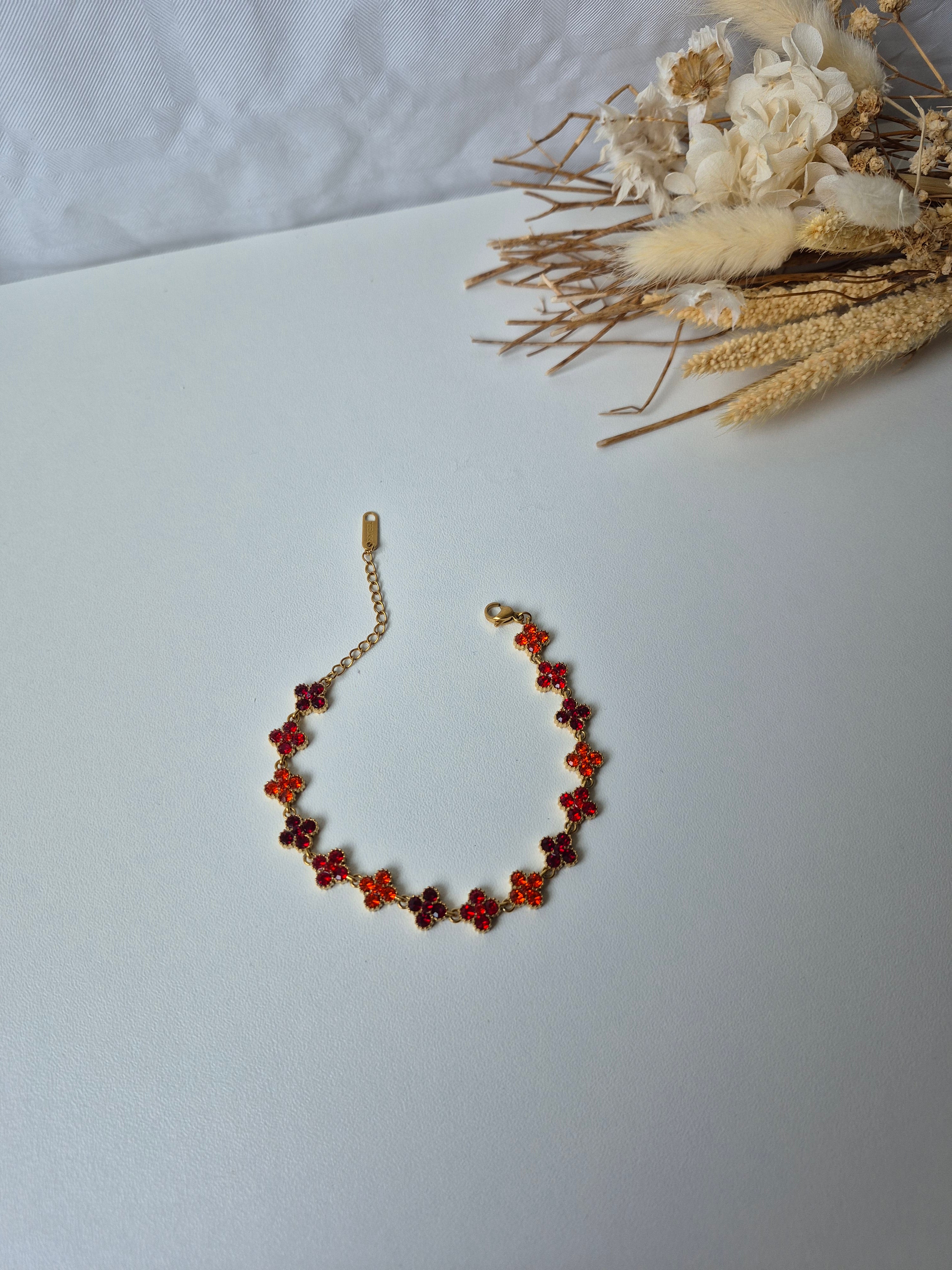 Bracelet Trèfle Strass Rouge – Acier Inoxydable Plaqué Or 18K