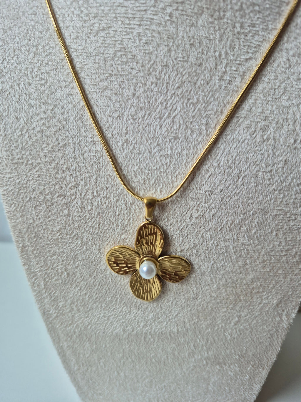 Ensemble Bijoux Fleur Dorée & Perle – Acier Inoxydable & Plaqué Or 18K
