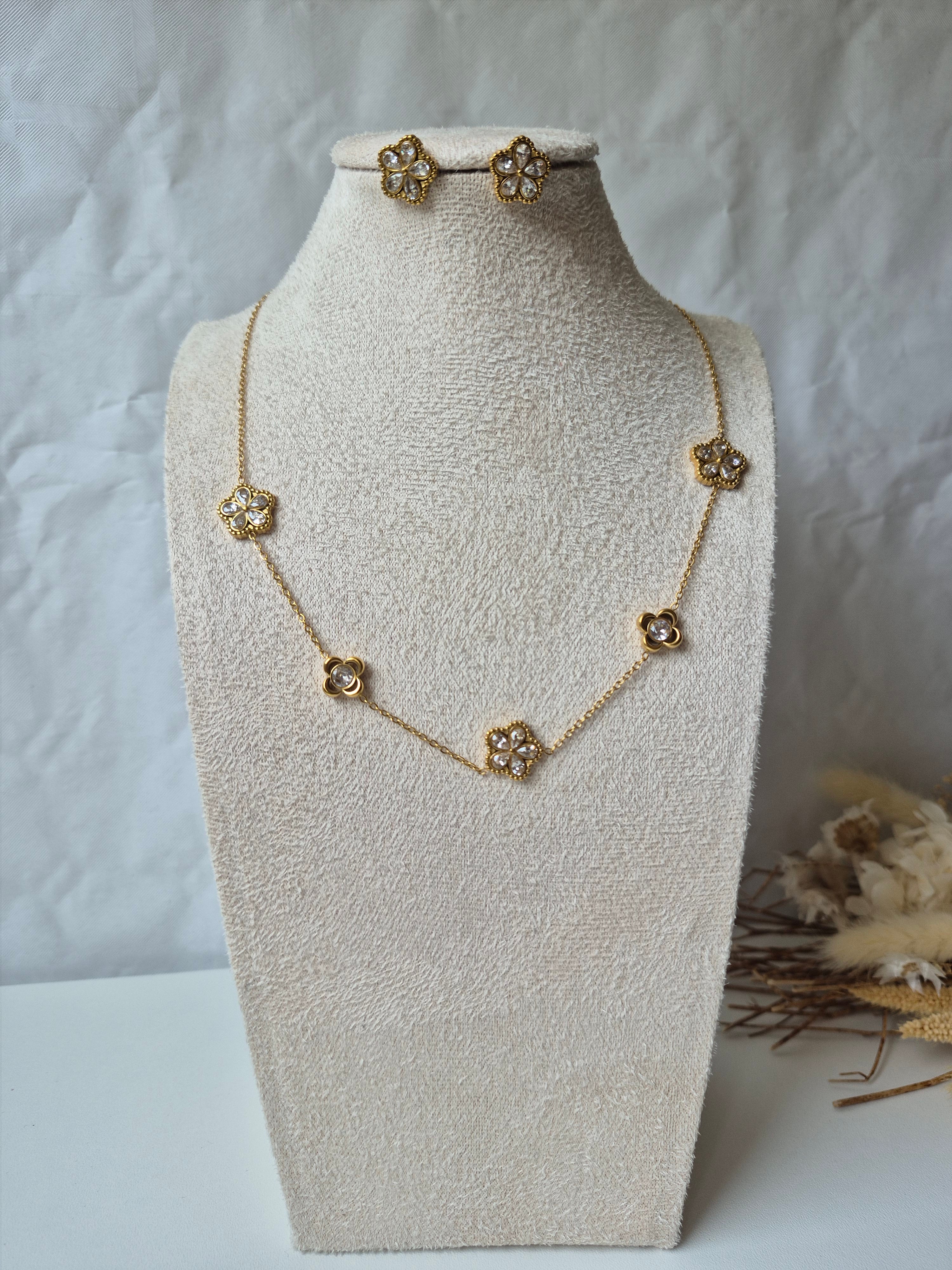 Parure Collier et Boucles d'Oreilles « Fleurs Scintillantes » – Doré à l'Or Fin 18K