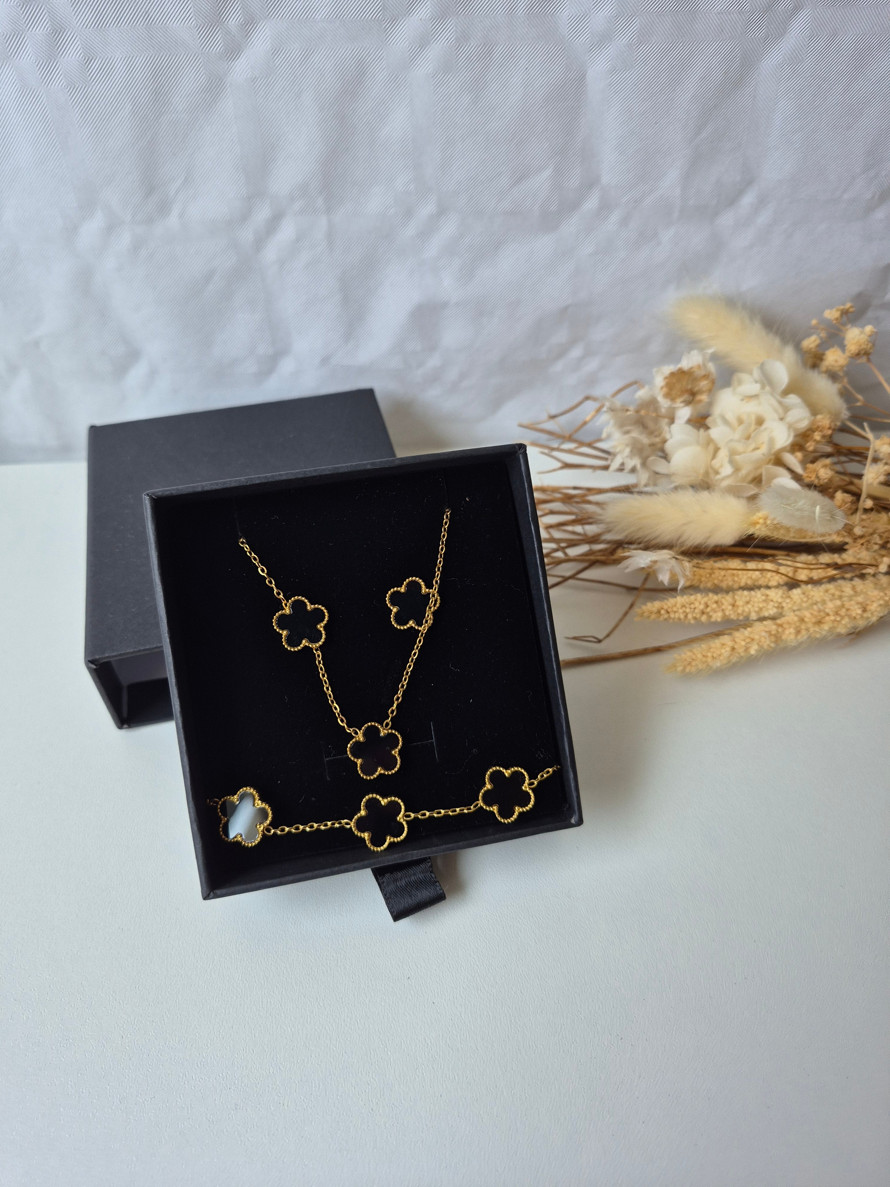 Ensemble Parure Chic Motif Trèfle Noir – Collier, Bracelet & Boucles d'Oreilles