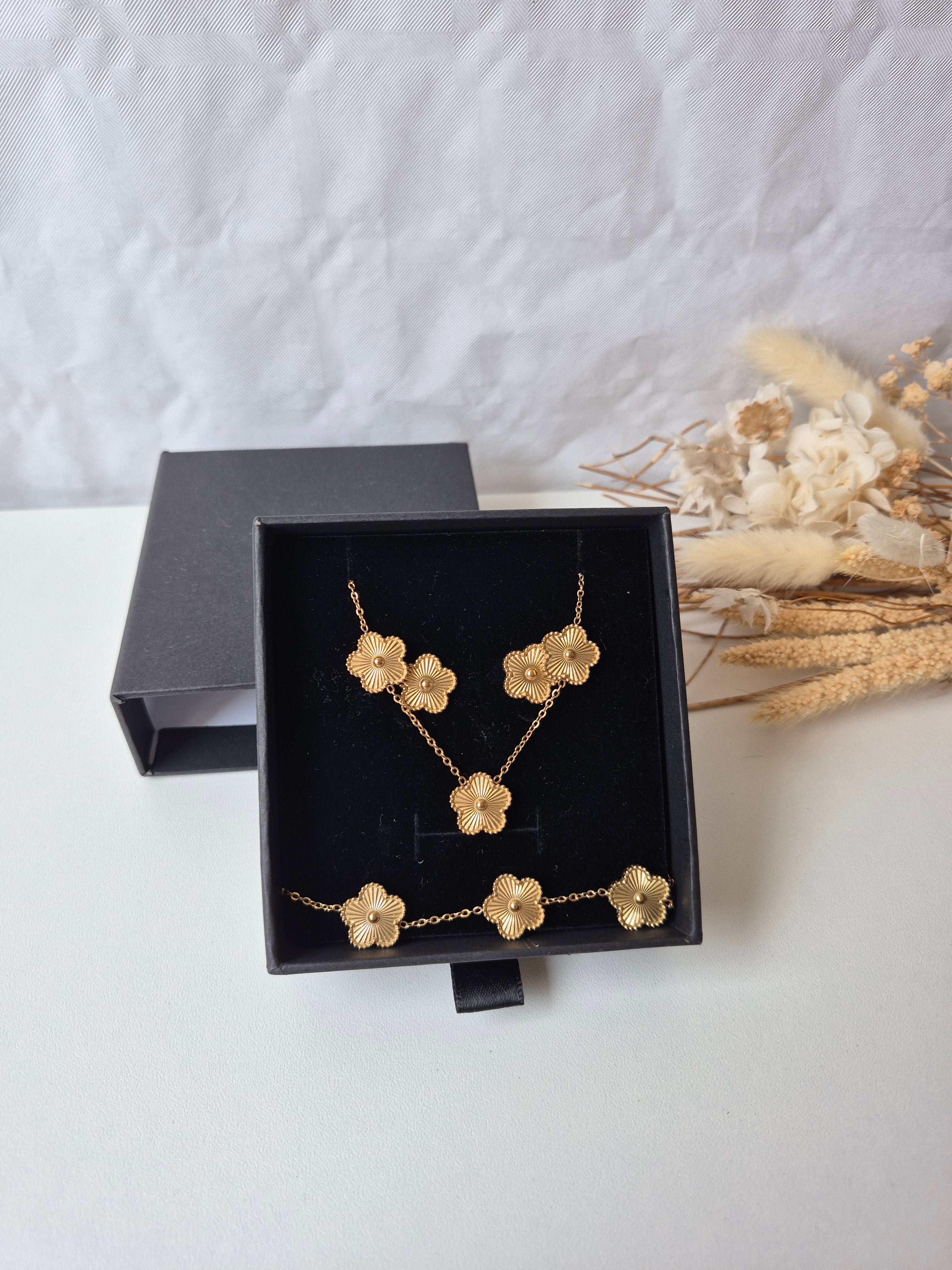 Parure Fleur Dorée Waterproof – Acier 316L & Plaqué Or 18 Carats