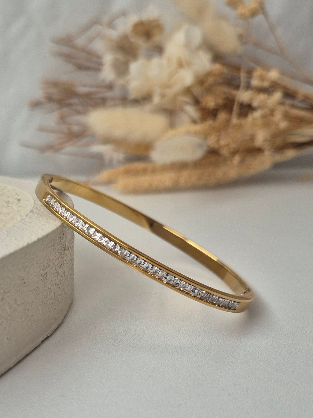 Bracelet Jonc Élégance – Acier Inoxydable Doré & Zircons | 6 cm