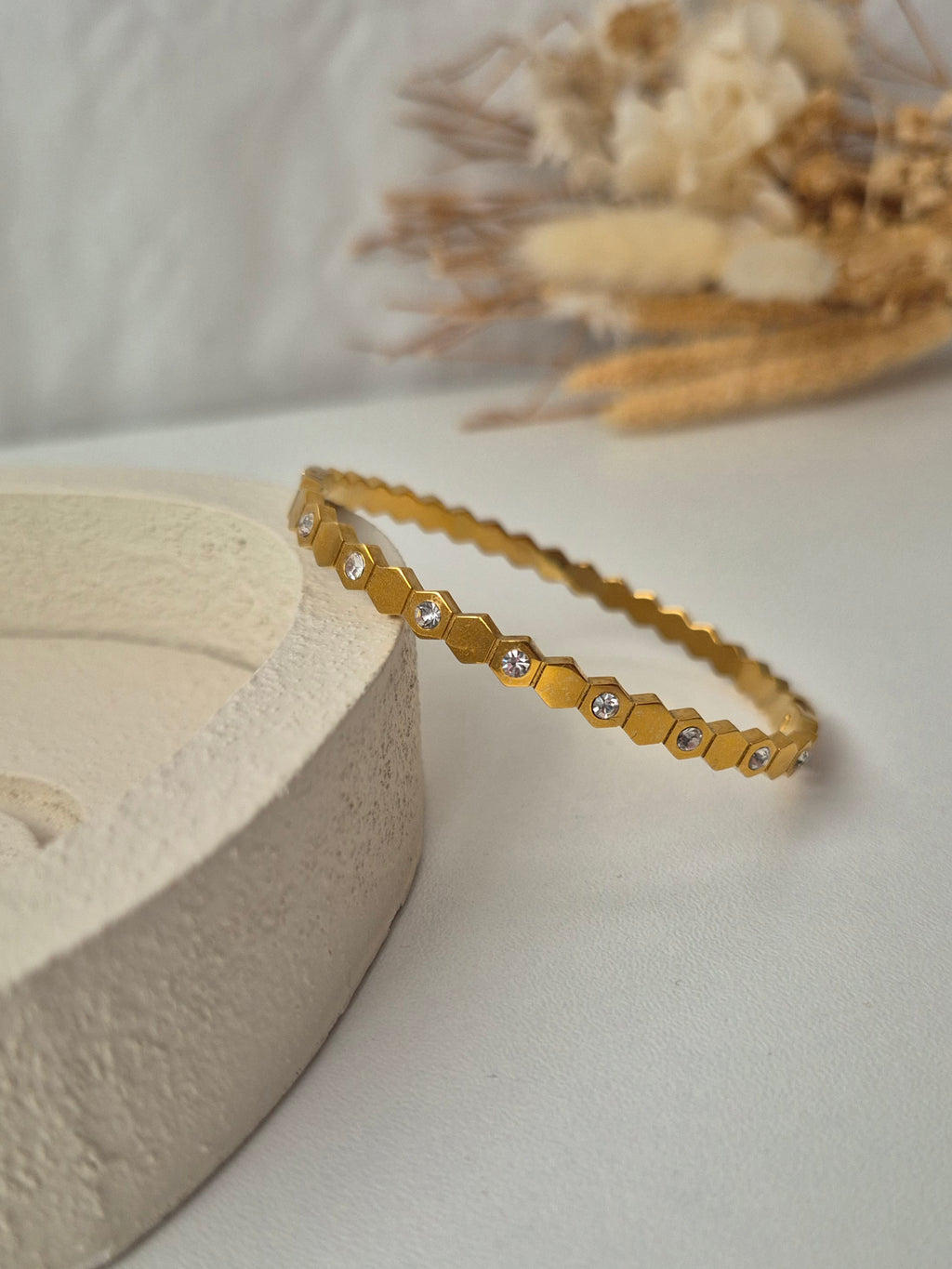 Bracelet Jonc Alvéolé Doré & Oxydes de Zirconium – Collection Alvéole