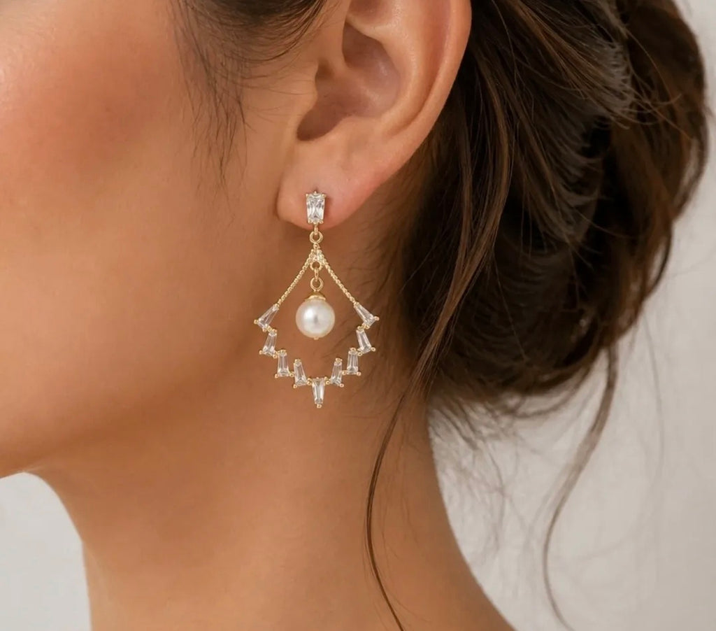 Boucles d'oreilles pendantes dorées en acier 316 – Zirconiums & Perle Centrale