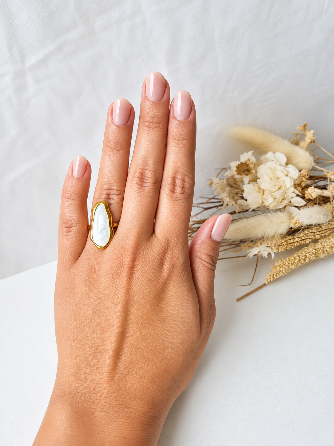 Bague Ajustable Nacre Blanche – Acier Inoxydable Plaqué Or 18K | Résistante à l'eau