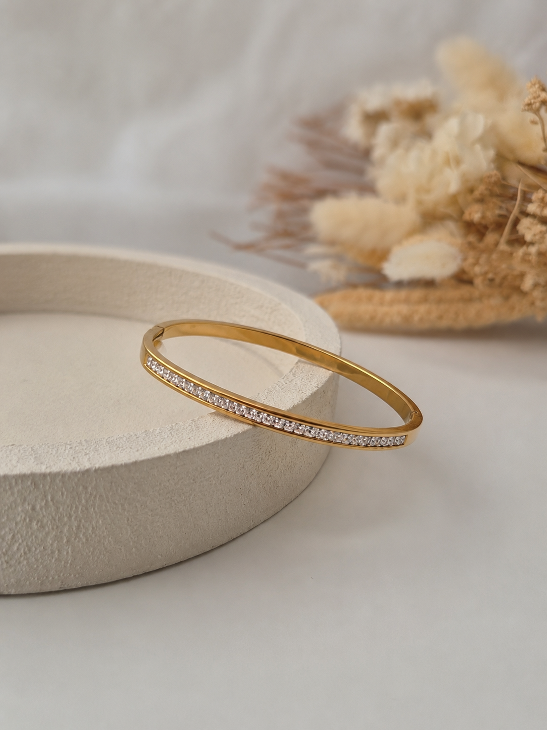 Bracelet Jonc Élégance – Acier Inoxydable Doré & Zircons | 6 cm
