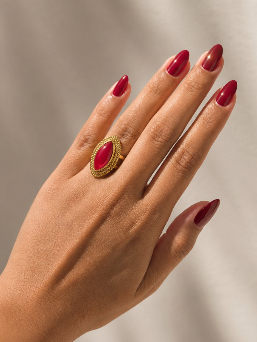 Bague Vintage en Acier Inoxydable Plaqué Or 18K avec Pierre Rouge